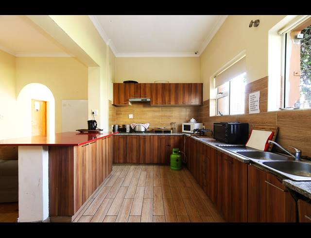 7 BEDROOM HOUSE FOR SALE IN WALMER ESTATE